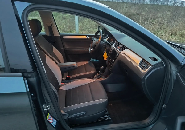 Skoda RAPID cena 40000 przebieg: 208179, rok produkcji 2019 z Warszawa małe 562